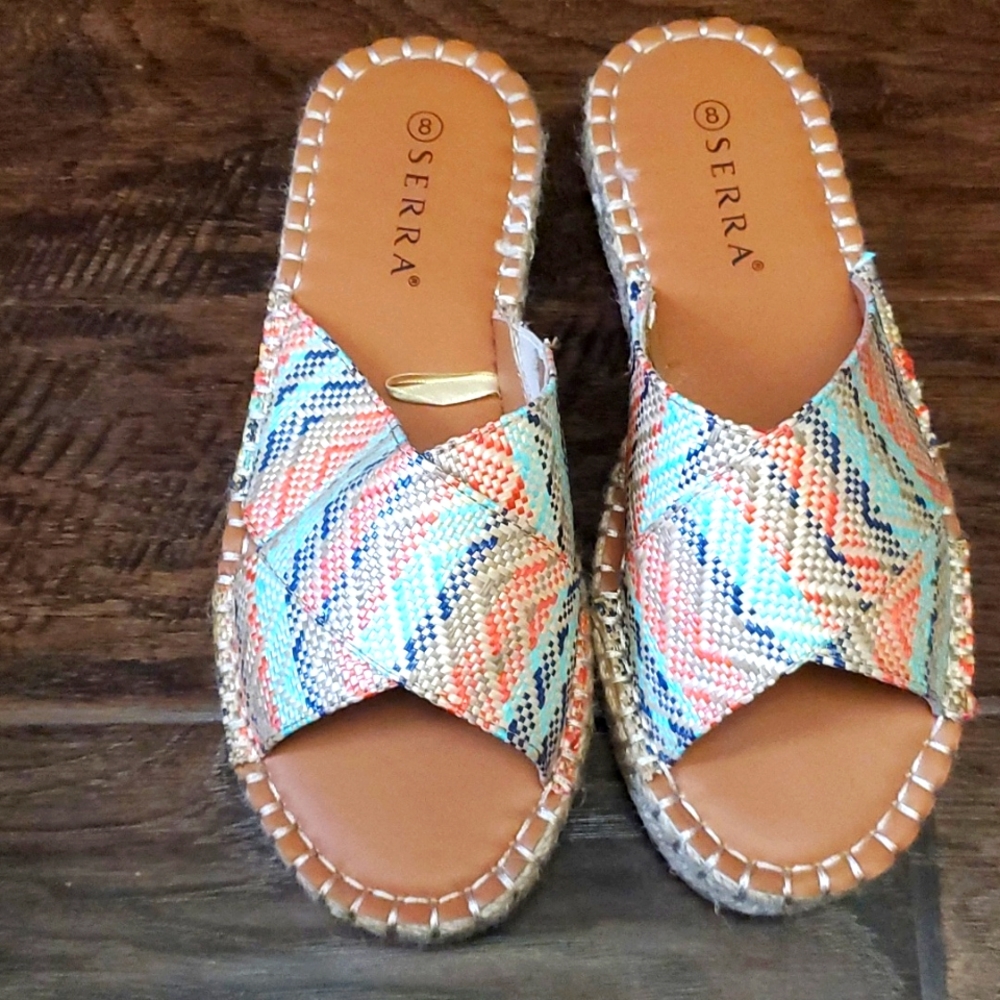 Size 8 slides